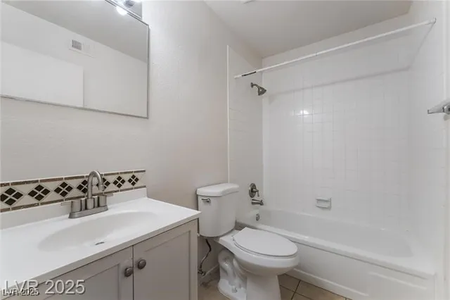 $2,000 | 7285 Bridgeview Avenue, Las Vegas, NV 89147