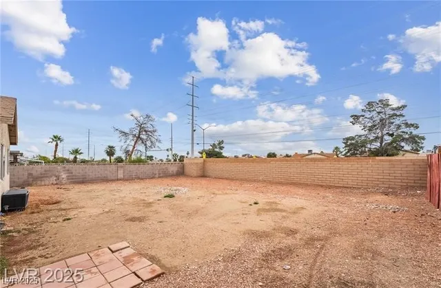 $2,000 | 7285 Bridgeview Avenue, Las Vegas, NV 89147