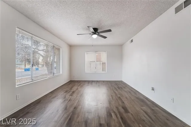 $2,000 | 7285 Bridgeview Avenue, Las Vegas, NV 89147