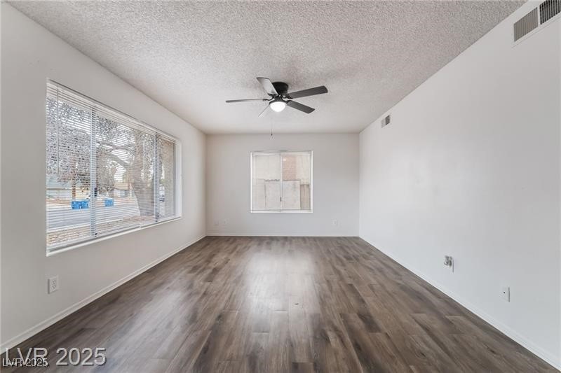 7285 Bridgeview Avenue Las Vegas, NV 89147 - Photo 5 of 33