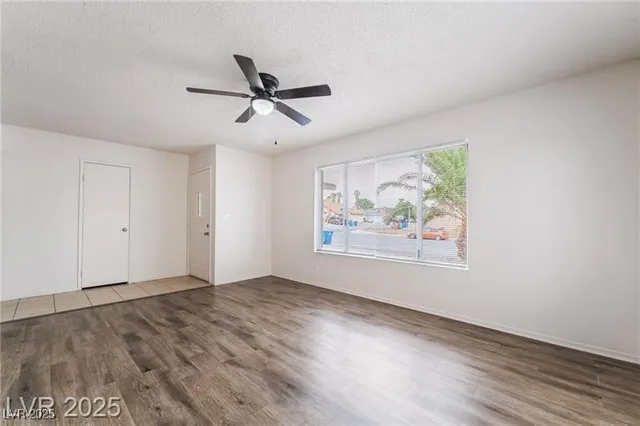 $2,000 | 7285 Bridgeview Avenue, Las Vegas, NV 89147