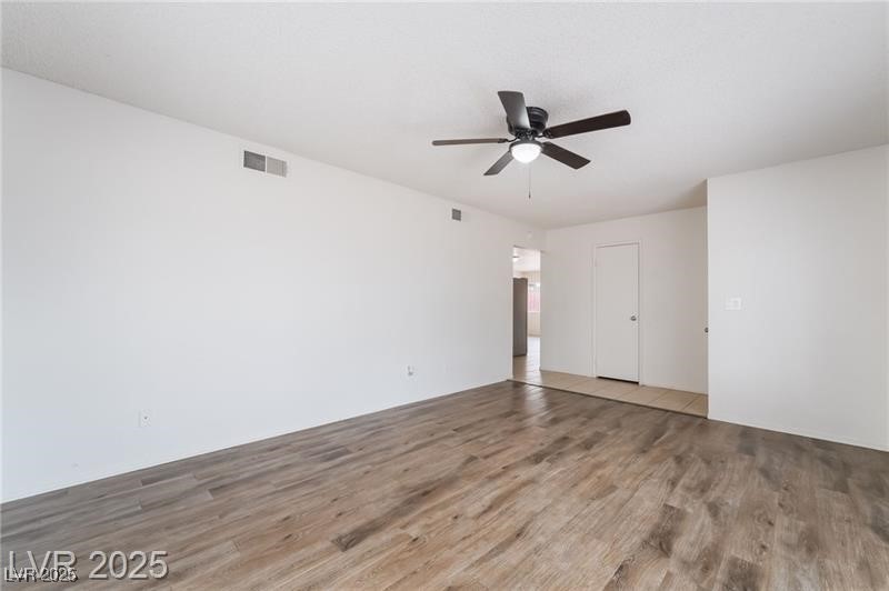 7285 Bridgeview Avenue Las Vegas, NV 89147 - Photo 8 of 33