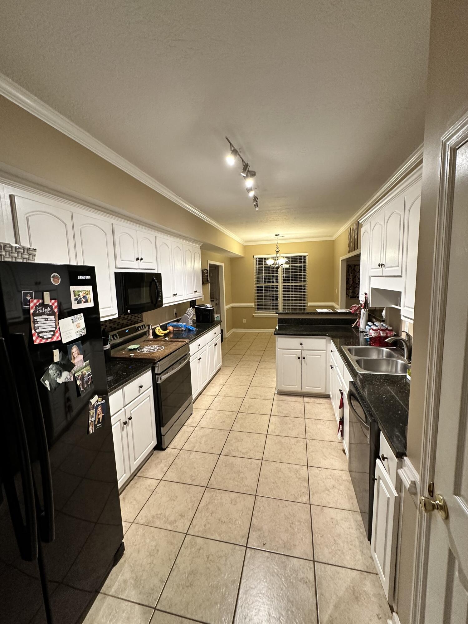832 Prairie Lane Evans, GA 30809 - Photo 10 of 26 832 Prairie Lane kitchen1 4-2
