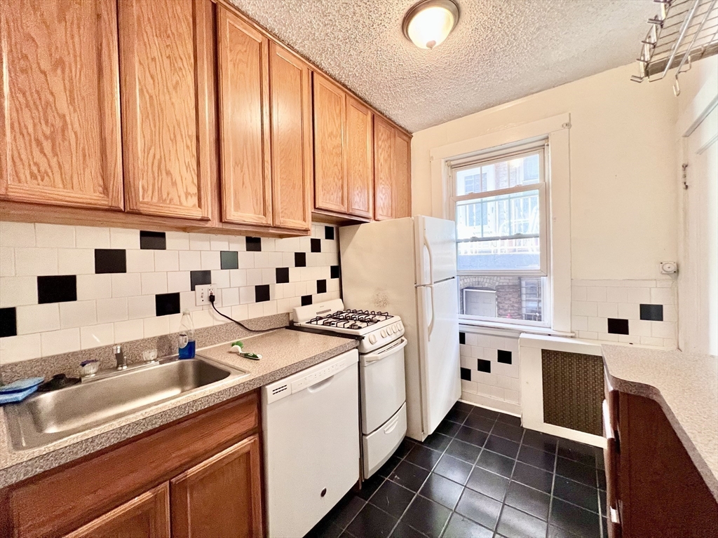 26 Chiswick Road, Unit 6 Boston, MA 02135 - Photo 1 of 31
