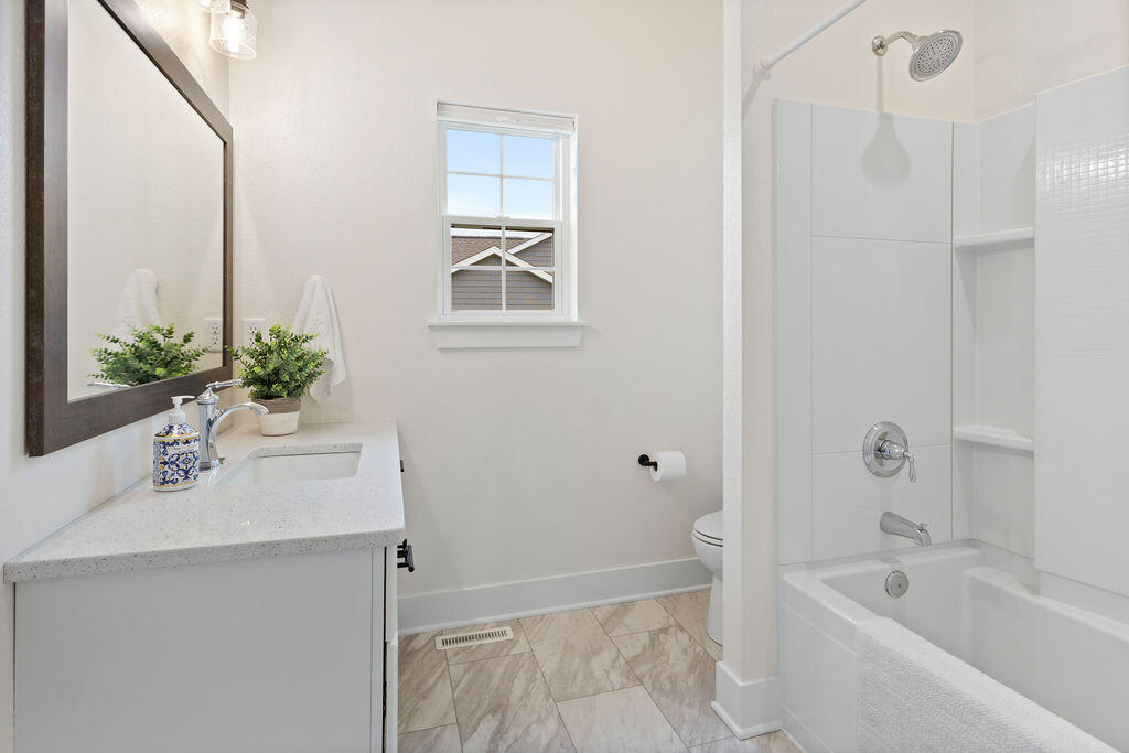 1386 Overlook Circle Hartland, WI 53029 - Photo 14 of 56 IMG_0956