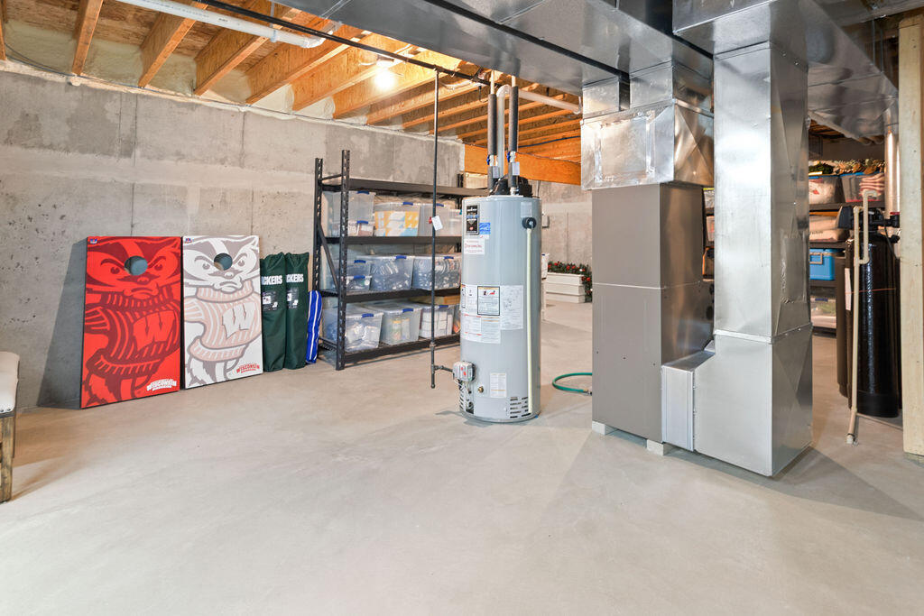 1386 Overlook Circle Hartland, WI 53029 - Photo 29 of 56 IMG_1157