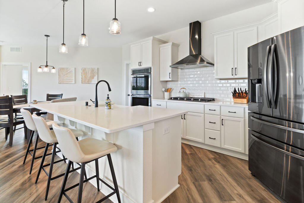 1386 Overlook Circle Hartland, WI 53029 - Photo 8 of 56 IMG_1175