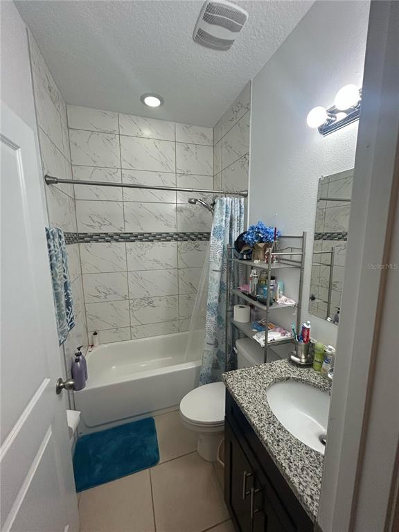 810 Cardinal Way Kissimmee, FL 34759 - Photo 7 of 12 a bathroom with a granite countertop sink a mirror and a bathtub