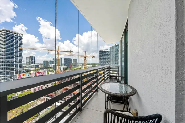 $5,800 | 460 Northeast 28th Street, Unit 2001, Miami, FL 33137