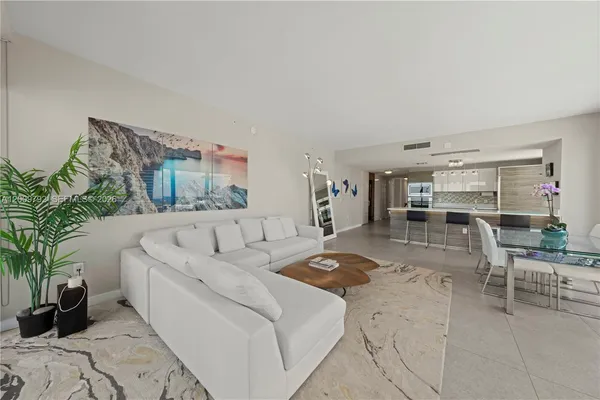 $5,800 | 460 Northeast 28th Street, Unit 2001, Miami, FL 33137