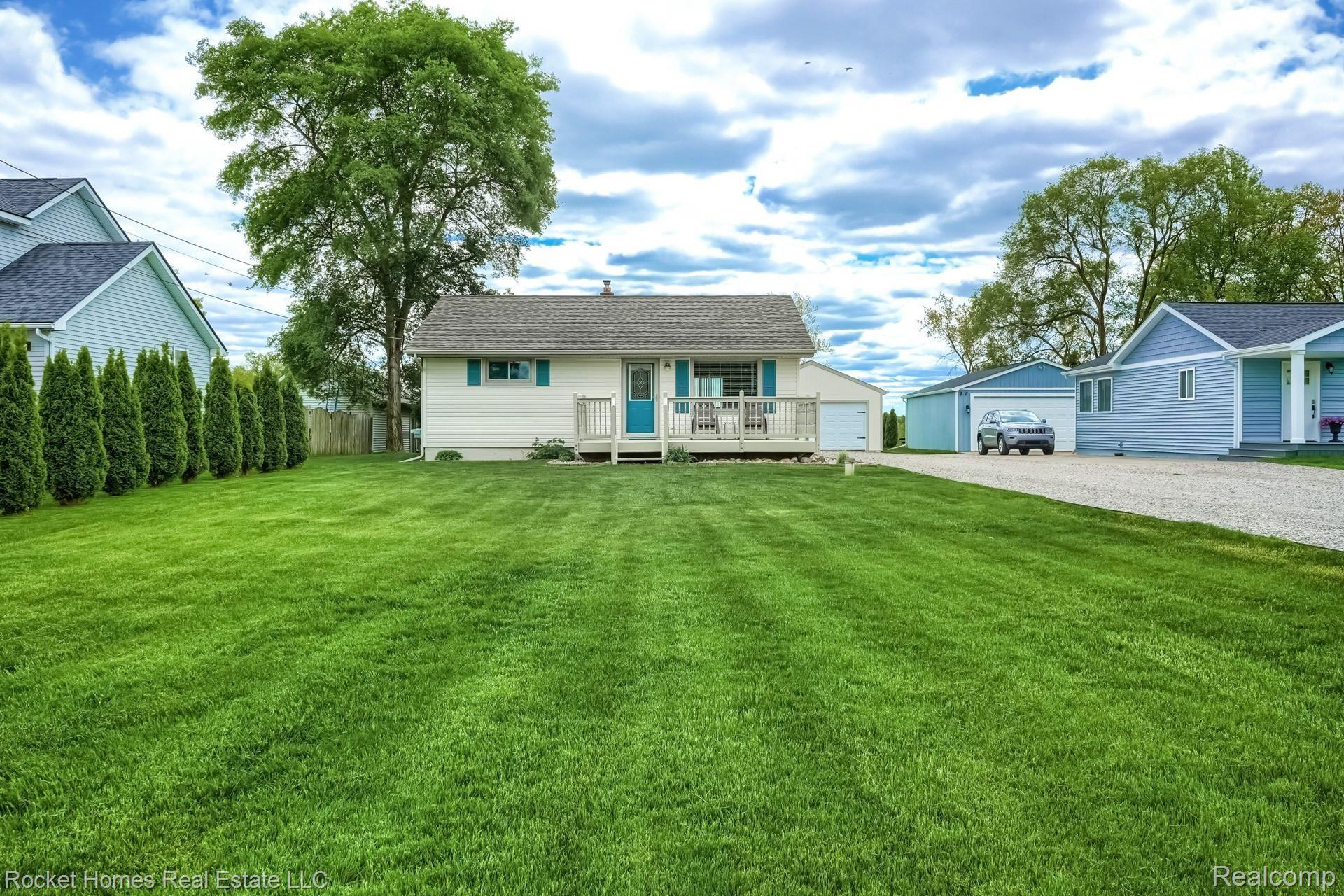 13573 South Horrell Road Fenton, MI 48430 - Photo 2 of 35 00_Front_IMG00395.JPG