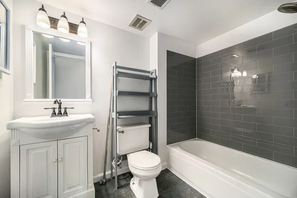 $1,850 | 1325 South Maple Road, Unit 201, Ann Arbor, MI 48103
