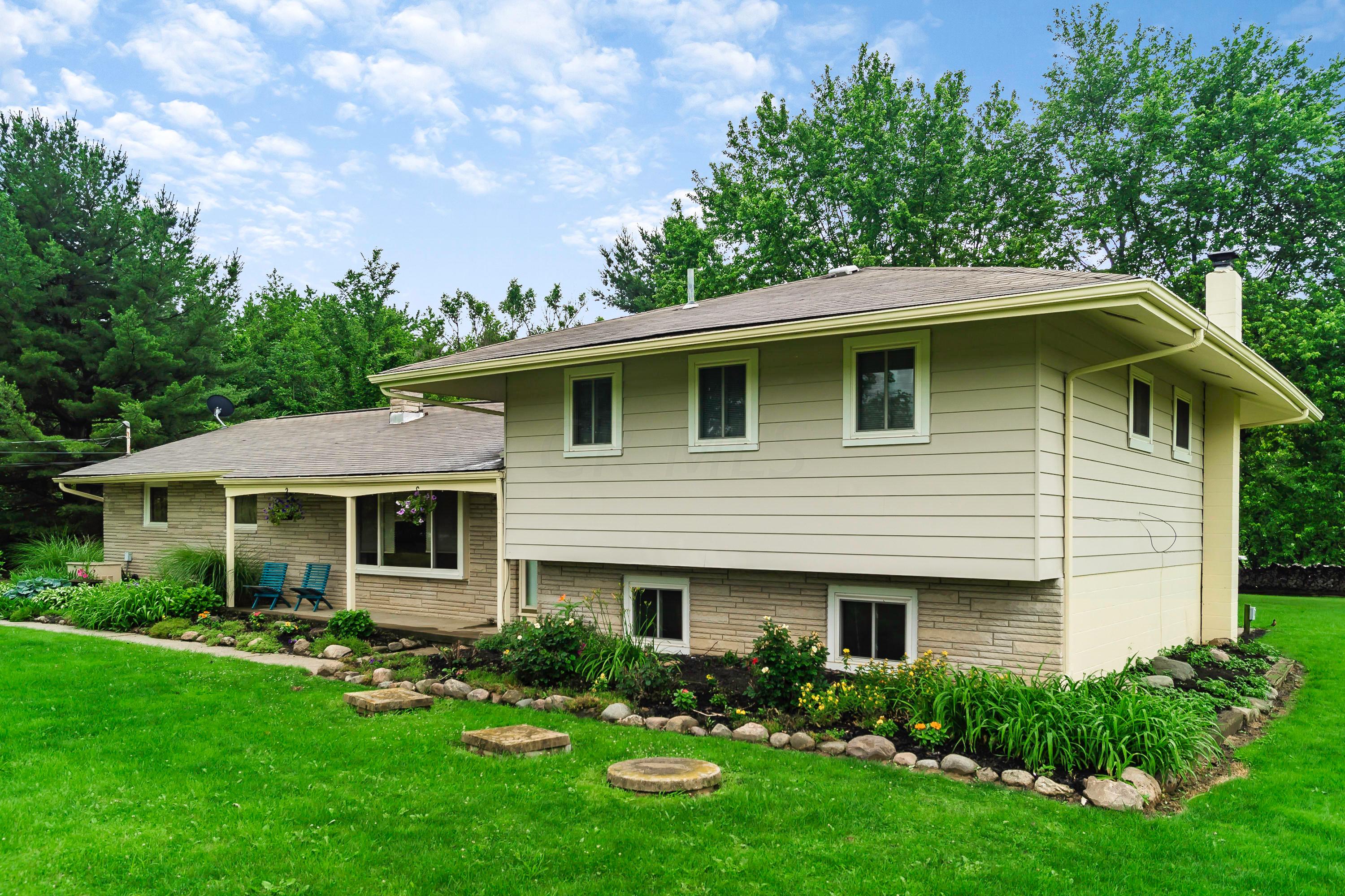 1186 Hazelton-Etna Road Southwest Pataskala, OH 43062 - Photo 3 of 43 Gallery Image 3