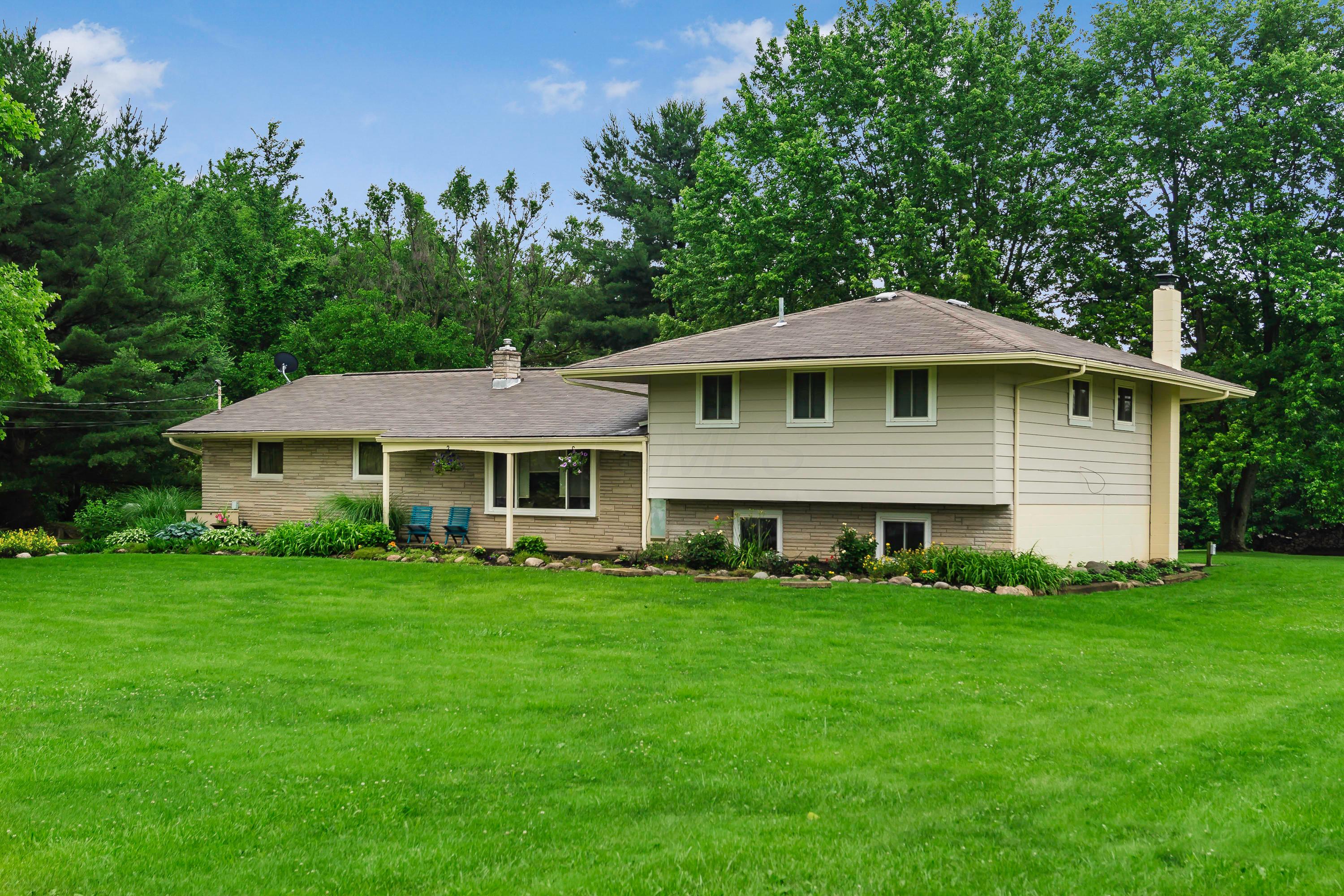 1186 Hazelton-Etna Road Southwest Pataskala, OH 43062 - Photo 4 of 43 Gallery Image 4