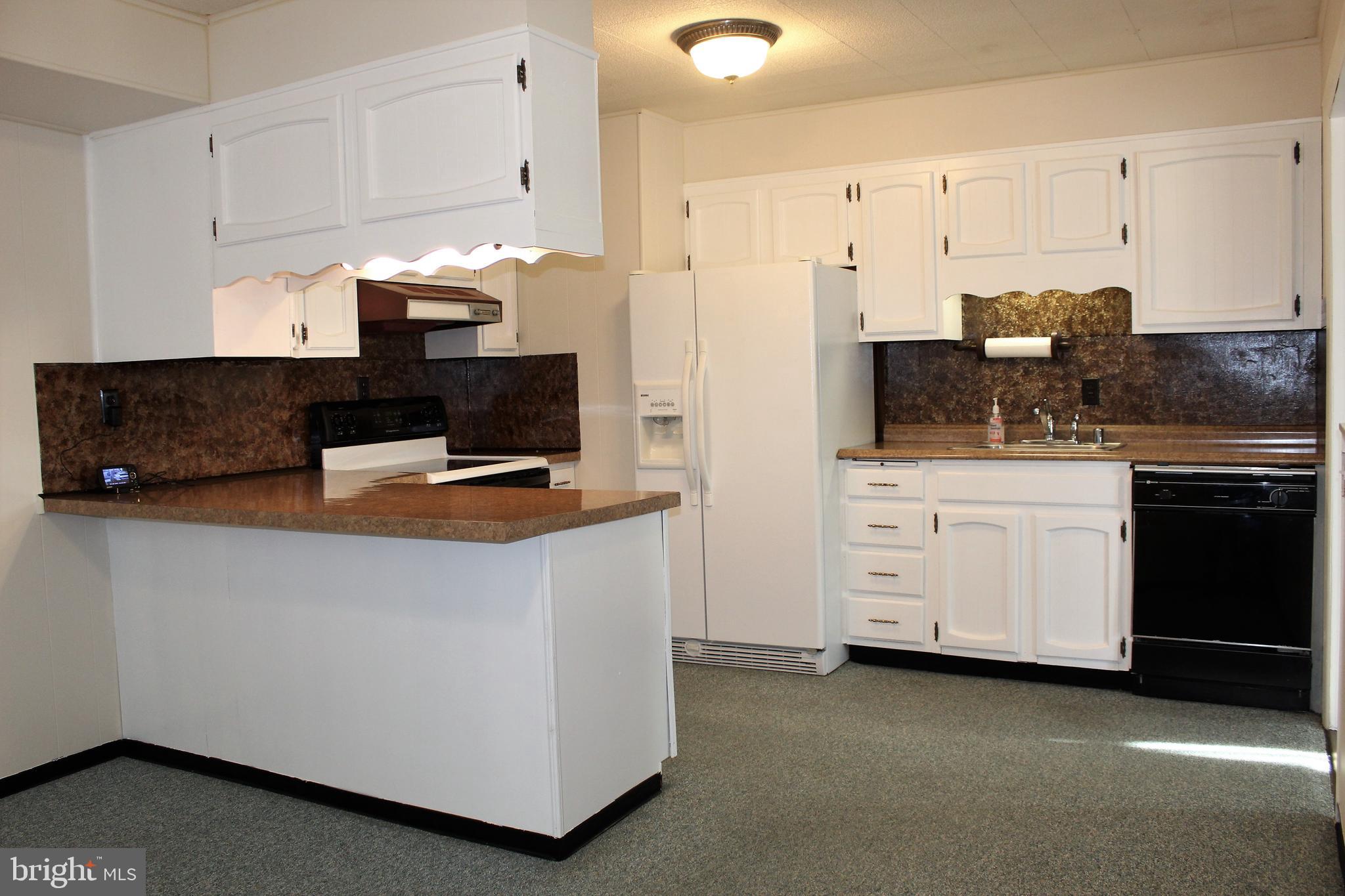 112 Arnold Road Enola, PA 17025 - Photo 9 of 26 Kitchen with Breakfast Bar