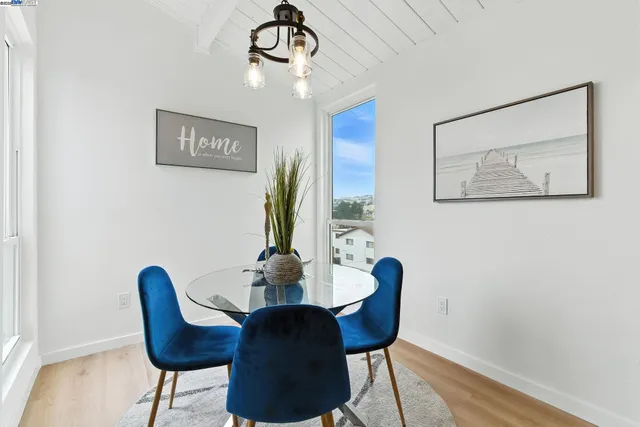 a view of livingroom with furniture and entryway