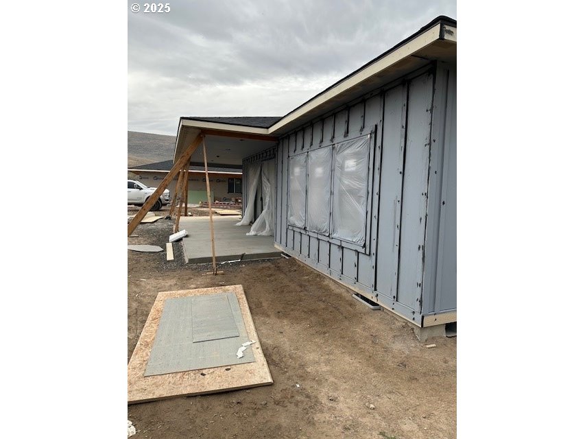 4226 Southwest Kirk Avenue Pendleton, OR 97801 - Photo 11 of 12 a bathroom with a sink and mirror