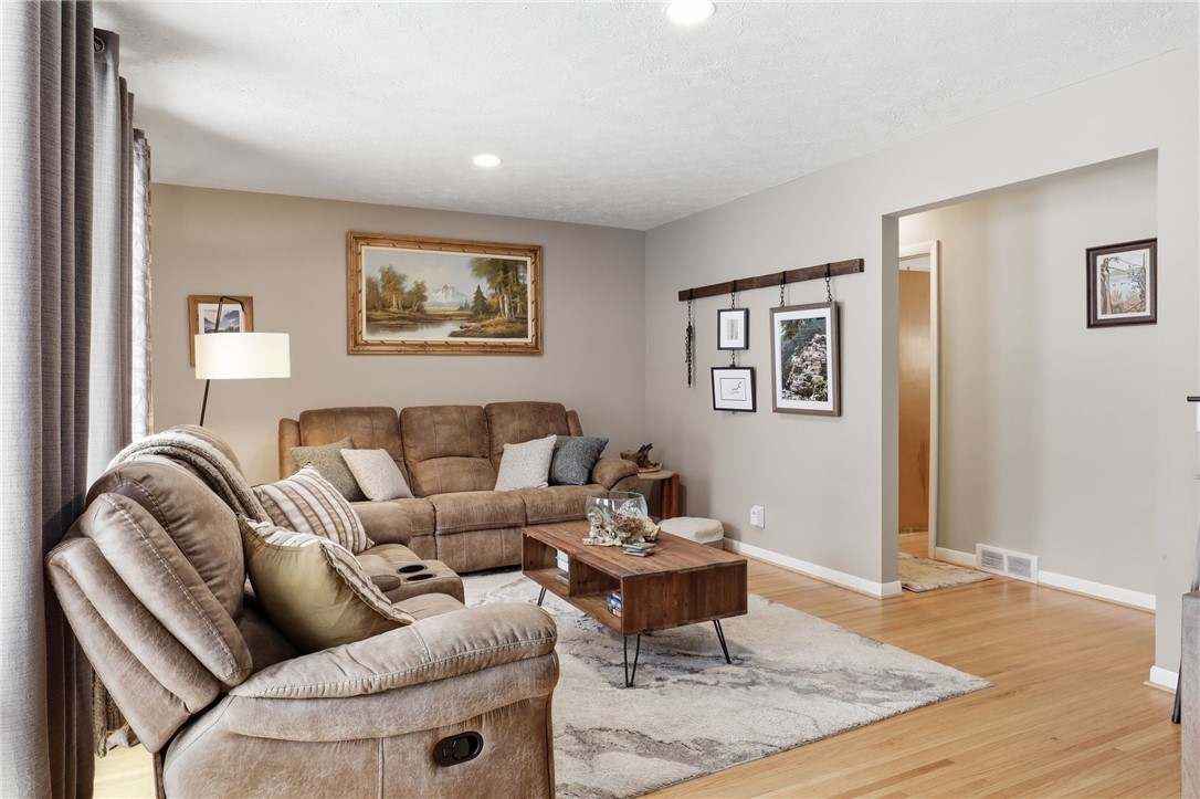 54 Ransford Avenue Irondequoit, NY 14622 - Photo 5 of 37 Living room
