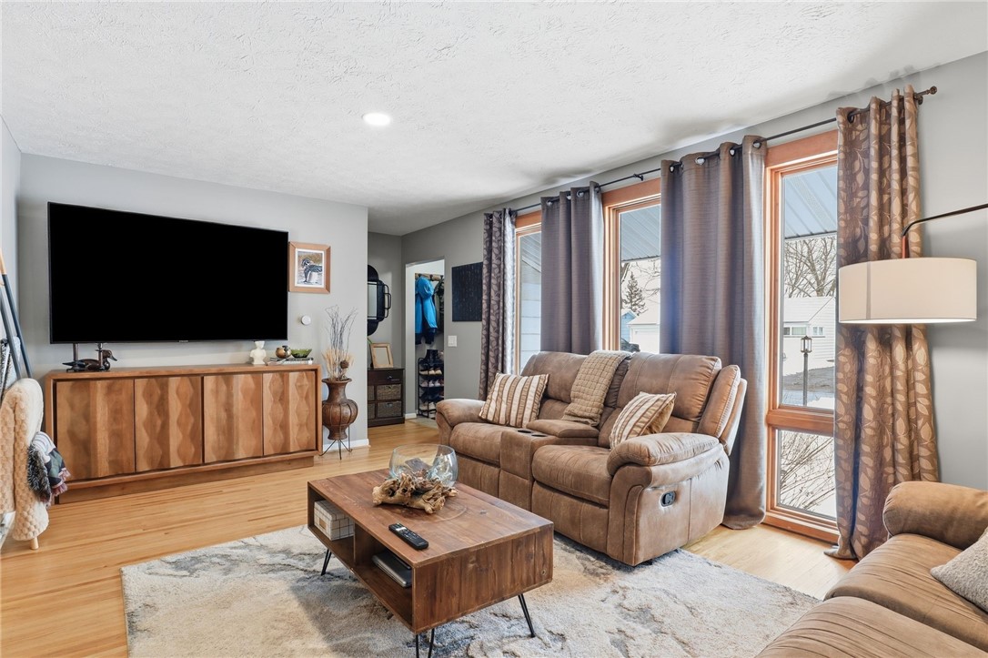 54 Ransford Avenue Irondequoit, NY 14622 - Photo 8 of 37 Living room