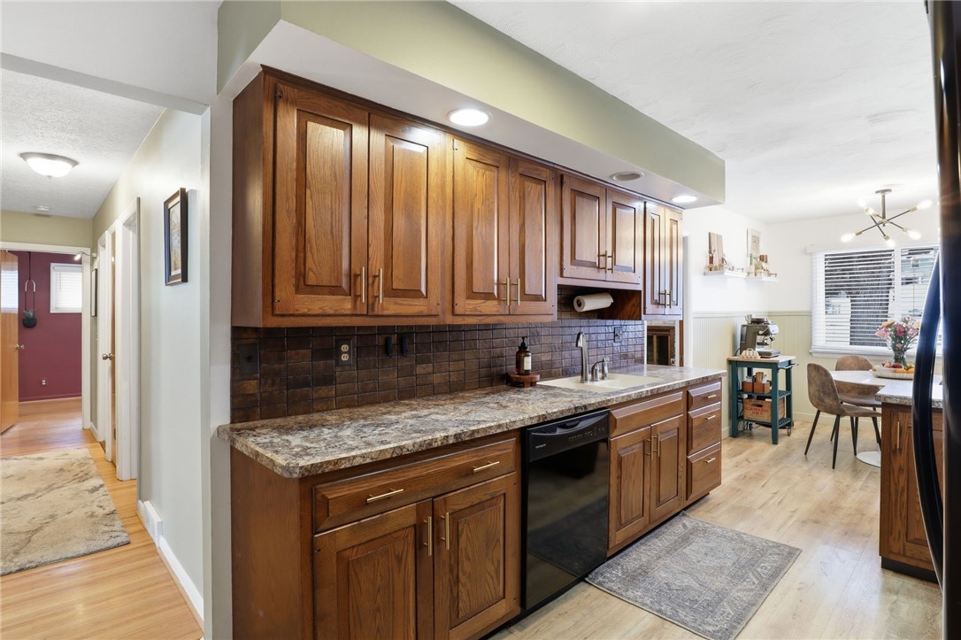 54 Ransford Avenue Irondequoit, NY 14622 - Photo 10 of 37 Kitchen