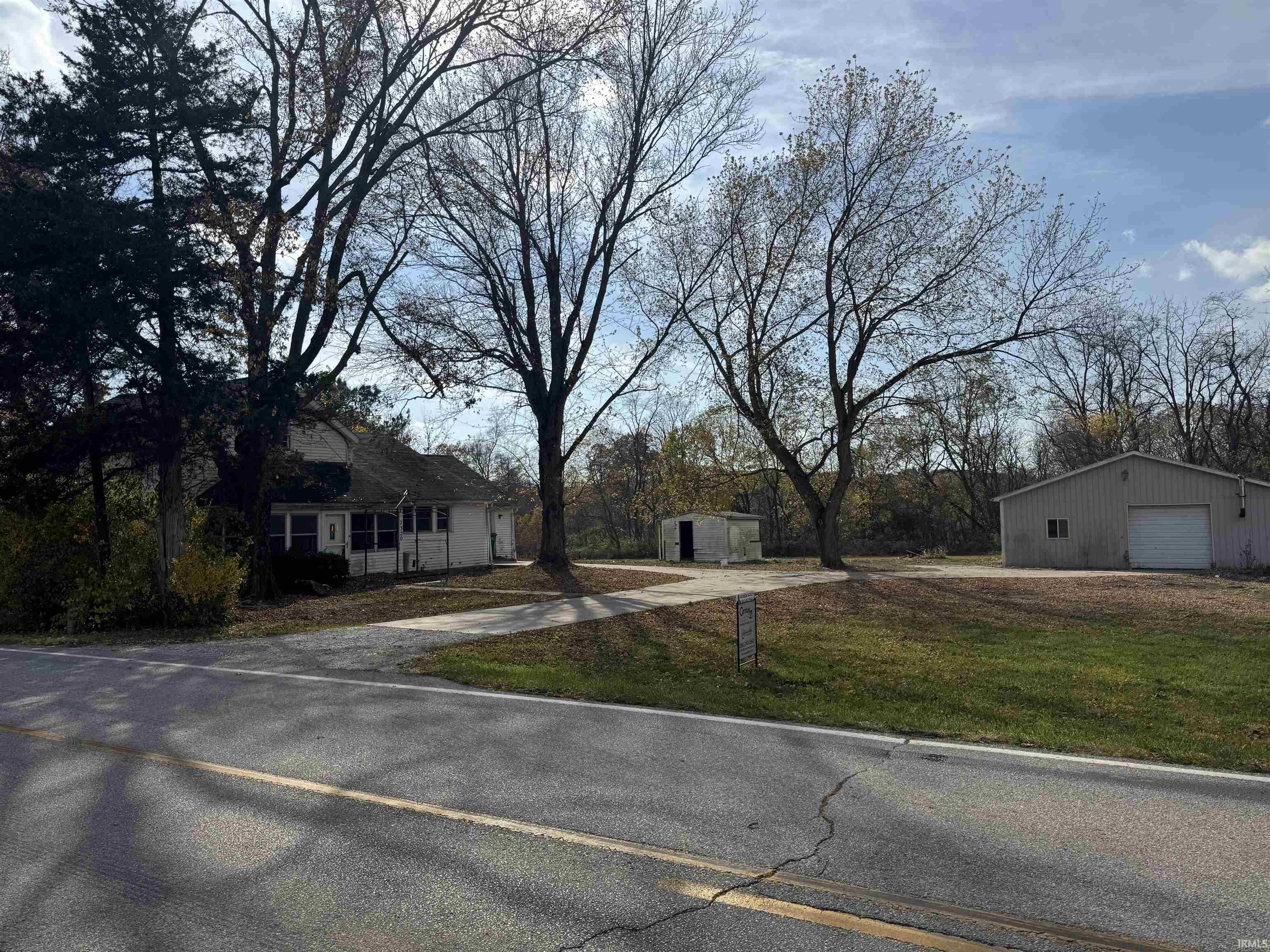 7320 Hosler Road Leo, IN 46765 - Photo 2 of 18