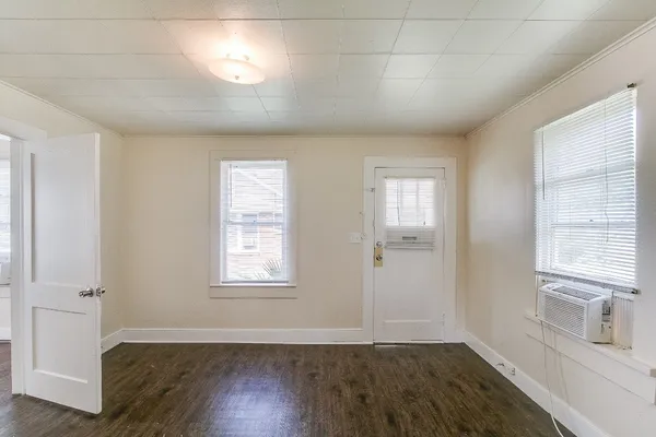 $895 | 8402 Brockton Street, Houston, TX 77017