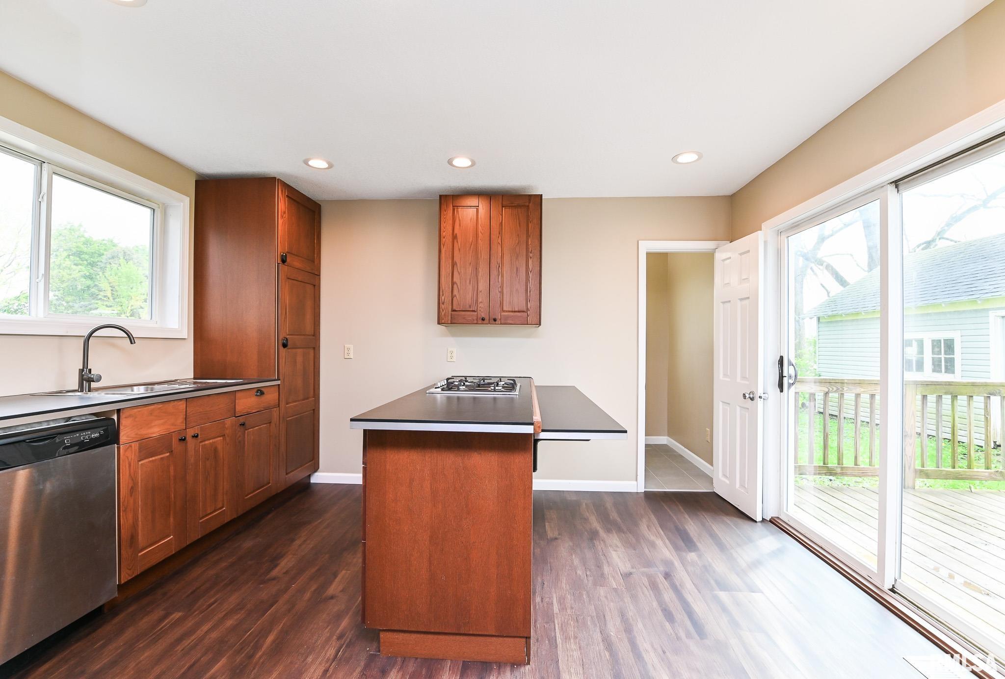 114 Detweiler Avenue Congerville, IL 61729 - Photo 2 of 32