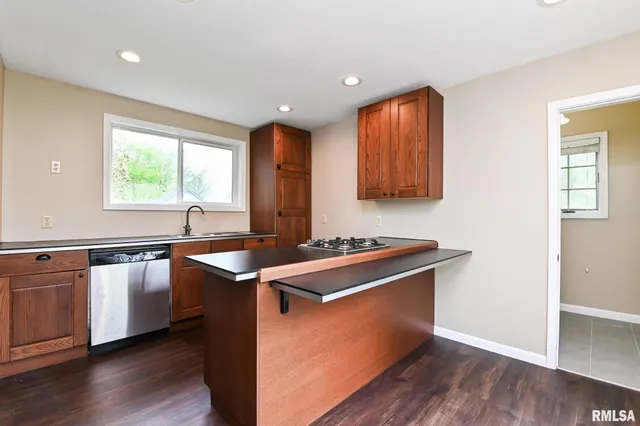 $164,900 | 114 Detweiler Avenue, Congerville, IL 61729