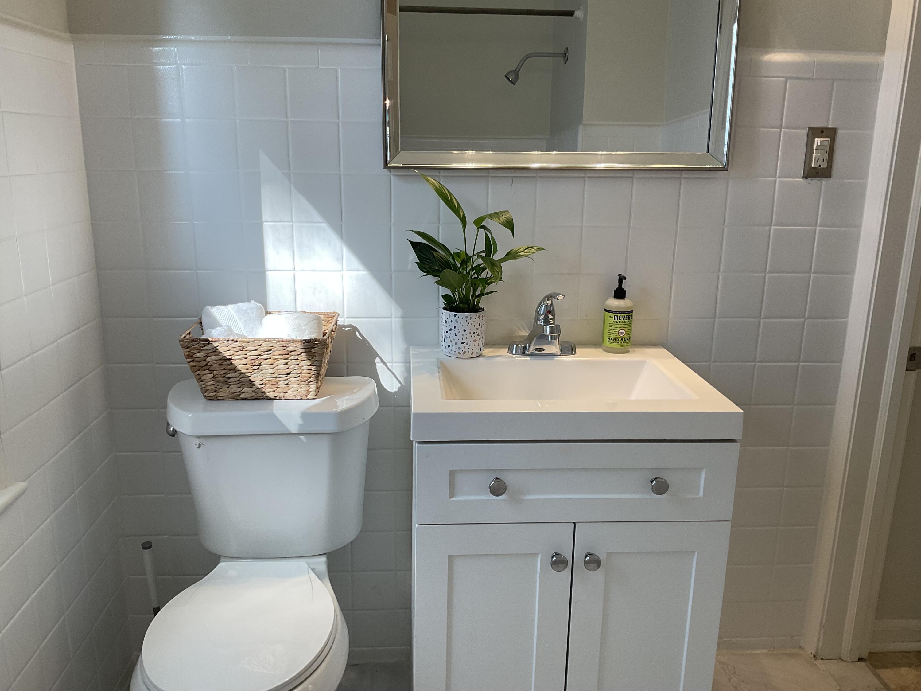 20954 Hampton Road Harper Woods, MI 48225 - Photo 31 of 44 IMG_2812