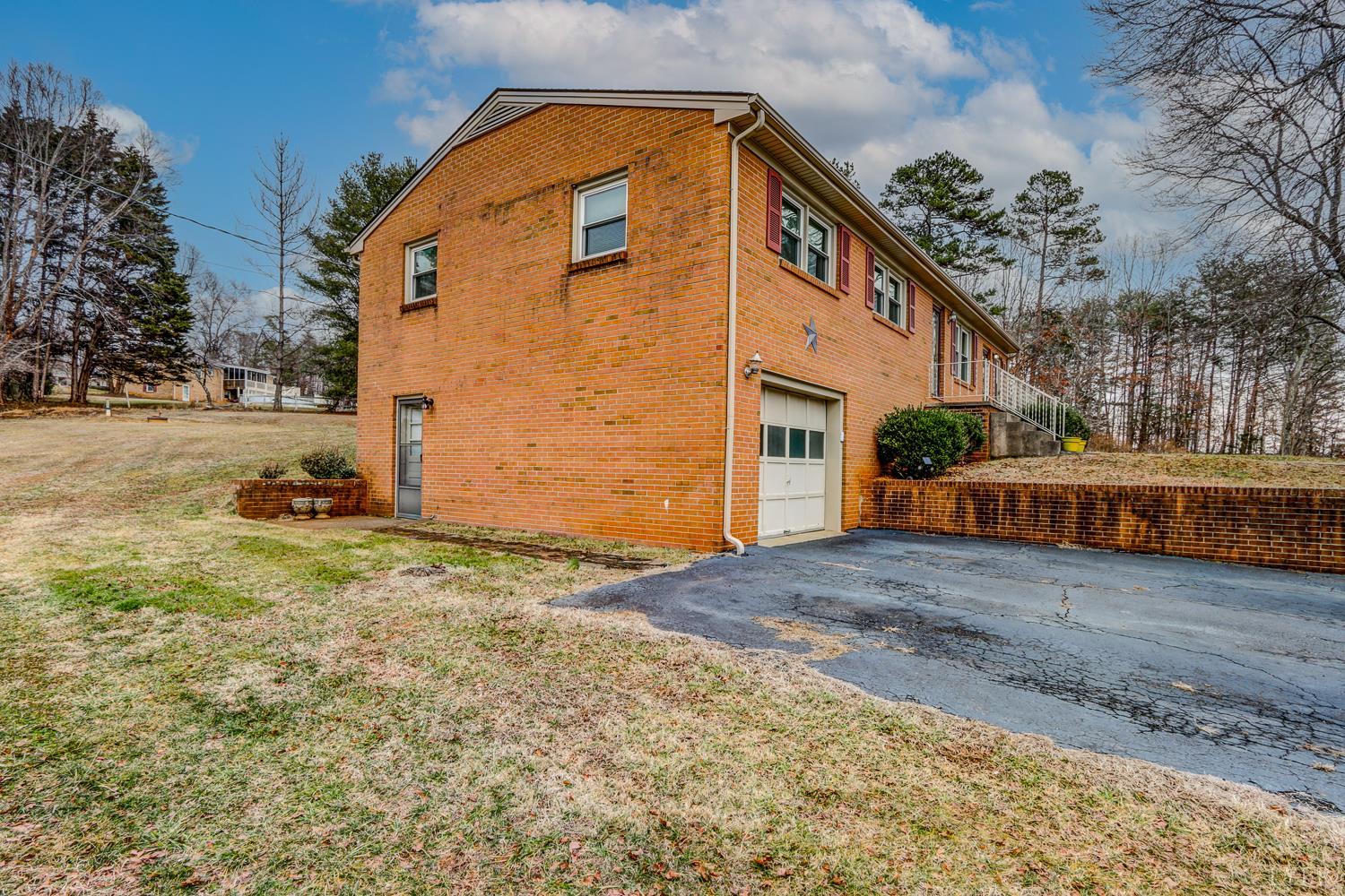 7143 Gladys Road Altavista, VA 24517 - Photo 2 of 48
