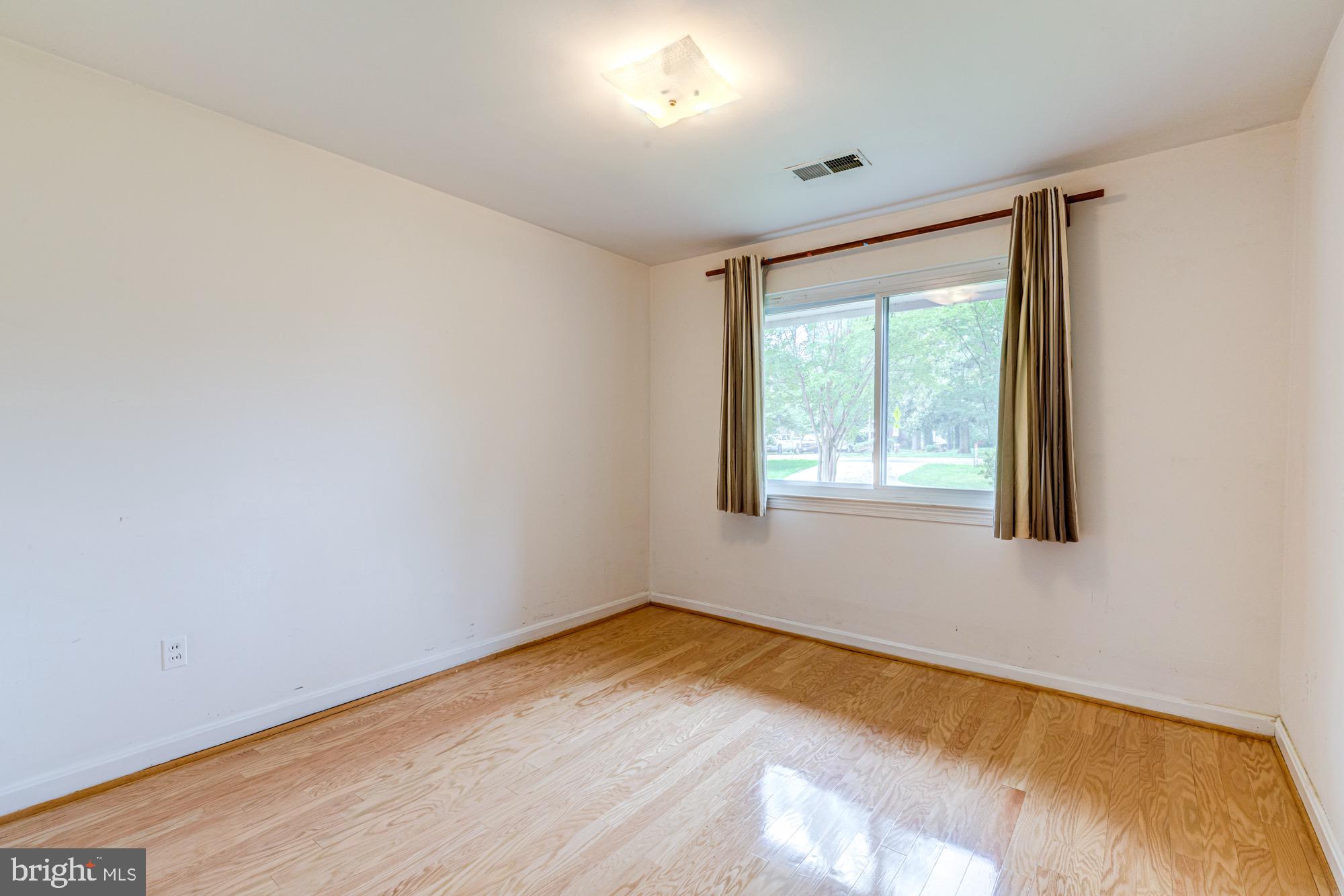 1947 South Arlington Ridge Road Arlington, VA 22202 - Photo 13 of 27