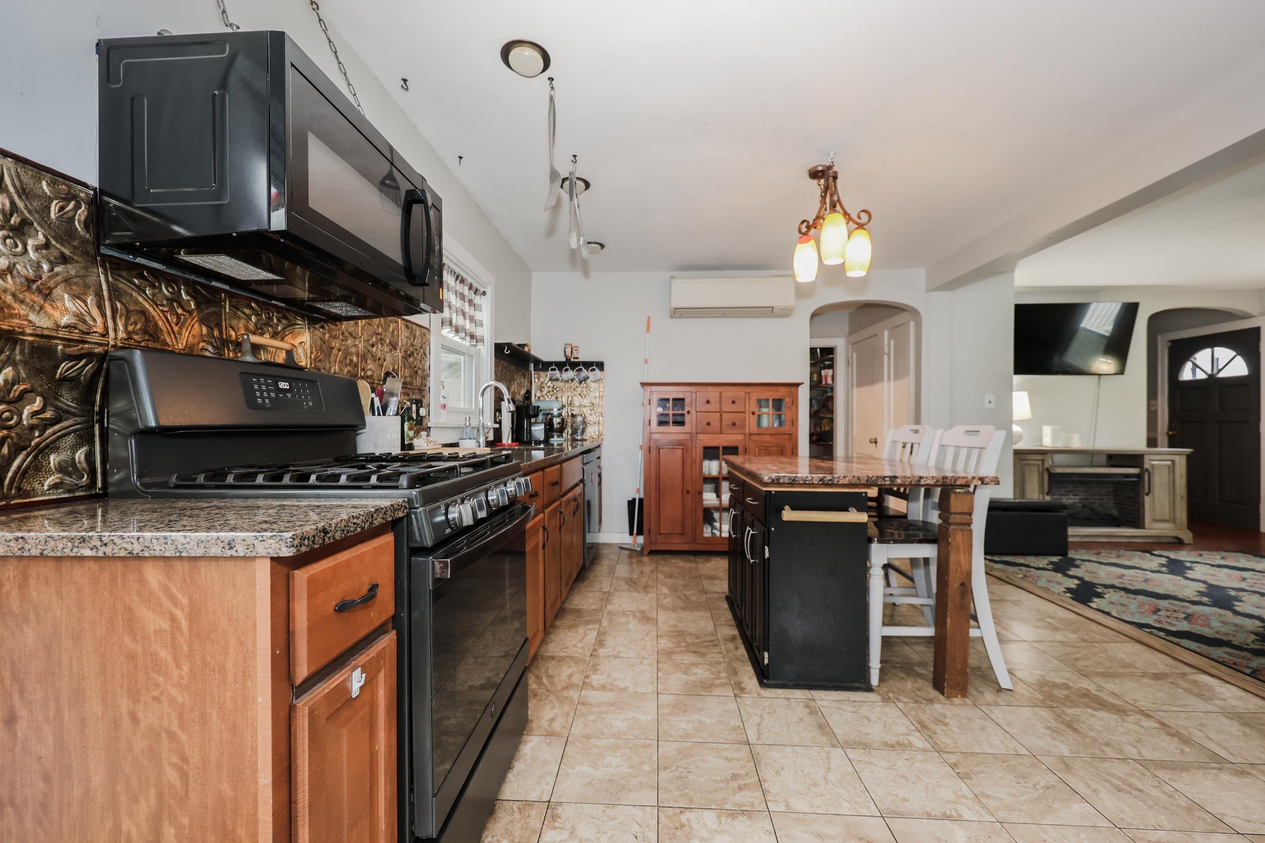 491 Front Street Manchester, NH 03102 - Photo 3 of 26