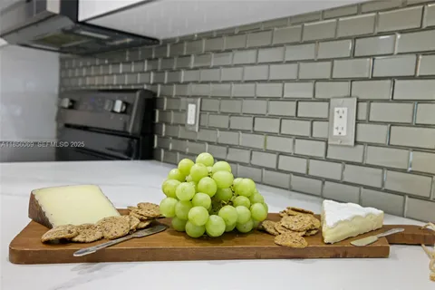 $520,000 | 1450 Lincoln Road, Unit 403, Miami Beach, FL 33139