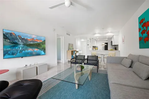 $520,000 | 1450 Lincoln Road, Unit 403, Miami Beach, FL 33139