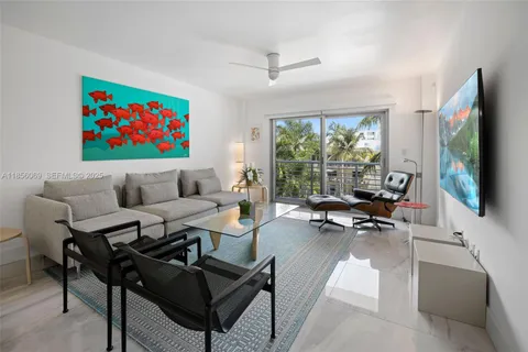 $520,000 | 1450 Lincoln Road, Unit 403, Miami Beach, FL 33139