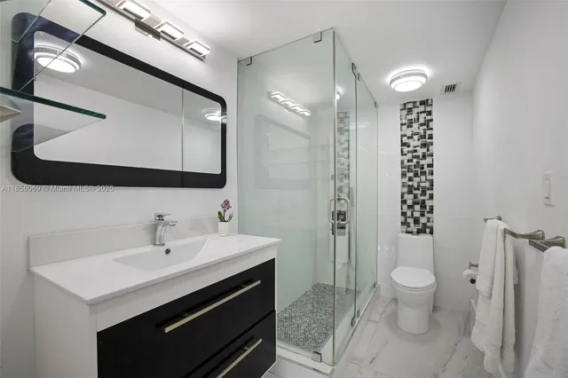 a en suite bathroom with a sink and a mirror