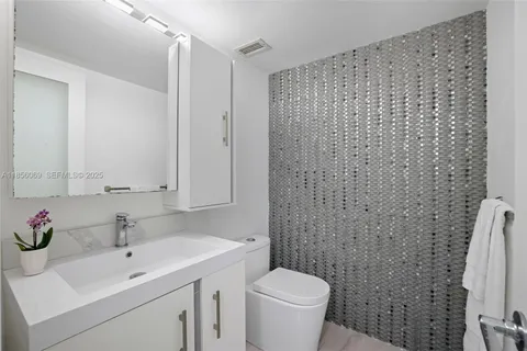 $520,000 | 1450 Lincoln Road, Unit 403, Miami Beach, FL 33139