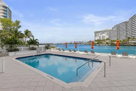 $520,000 | 1450 Lincoln Road, Unit 403, Miami Beach, FL 33139