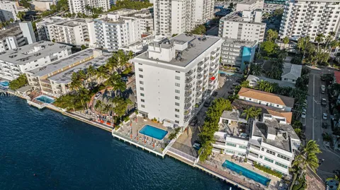 $520,000 | 1450 Lincoln Road, Unit 403, Miami Beach, FL 33139