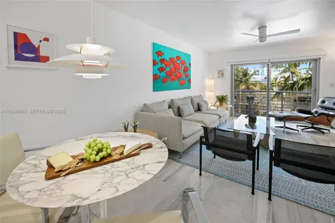 $520,000 | 1450 Lincoln Road, Unit 403, Miami Beach, FL 33139
