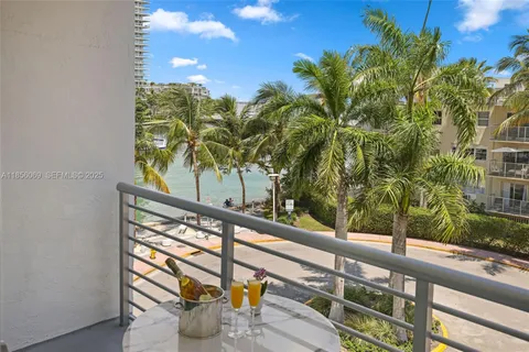 $520,000 | 1450 Lincoln Road, Unit 403, Miami Beach, FL 33139