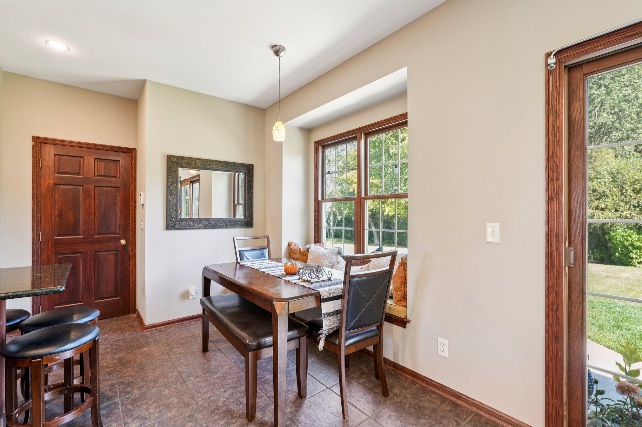 11267 14th Avenue Pleasant Prairie, WI 53158 - Photo 18 of 46 Dinette