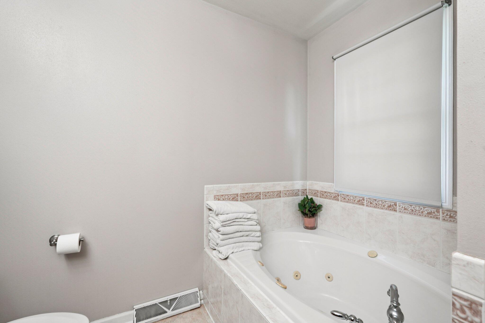 11267 14th Avenue Pleasant Prairie, WI 53158 - Photo 26 of 46 Primary Bathroom