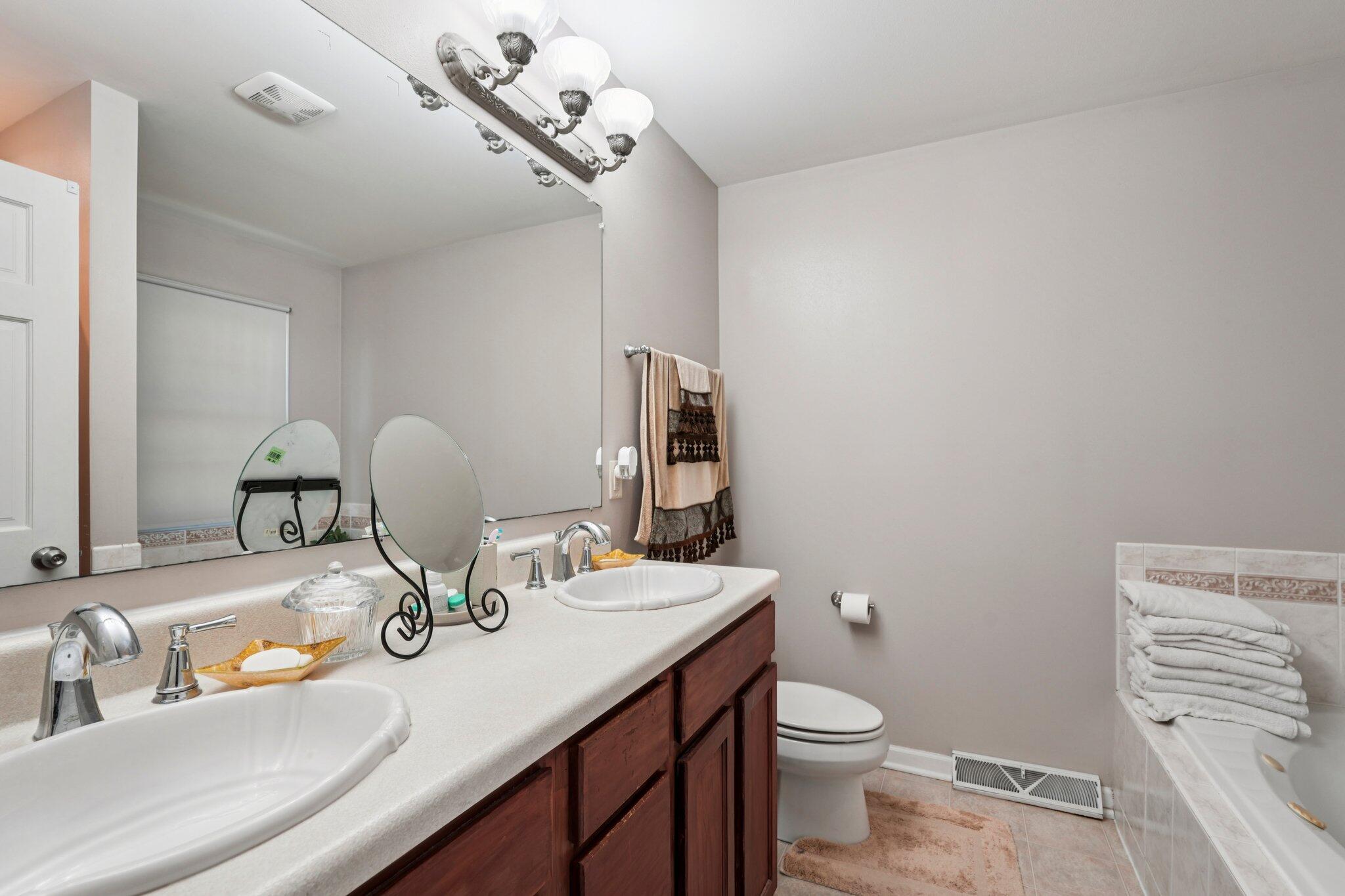 11267 14th Avenue Pleasant Prairie, WI 53158 - Photo 27 of 46 Primary Bathroom