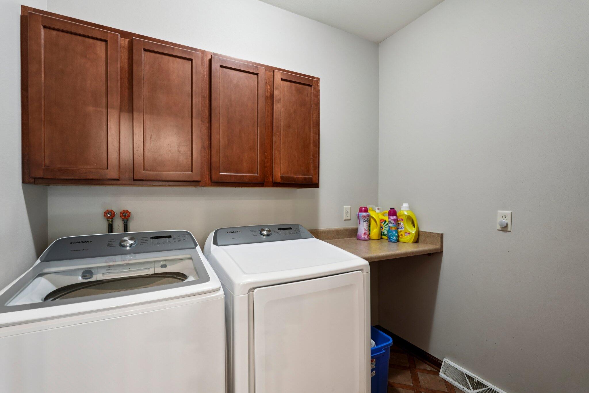 11267 14th Avenue Pleasant Prairie, WI 53158 - Photo 37 of 46 Main floor laundry