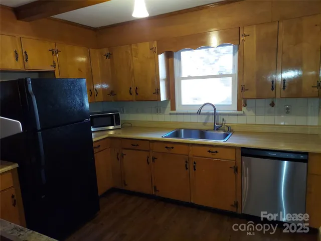 $2,350 | 3813 Selwyn Avenue, Charlotte, NC 28209