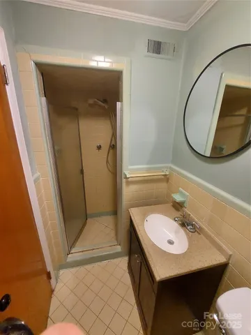 $2,350 | 3813 Selwyn Avenue, Charlotte, NC 28209