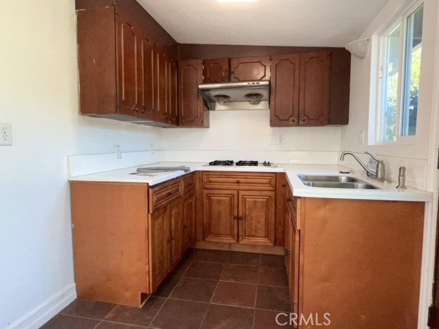471 Woodward Boulevard Pasadena, CA 91107 - Photo 12 of 30 a utility room with sink dryer and washer