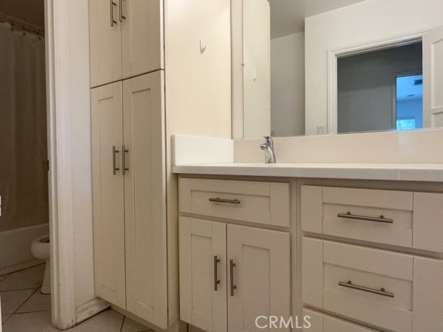 471 Woodward Boulevard Pasadena, CA 91107 - Photo 13 of 30 a bathroom with a sink and a mirror