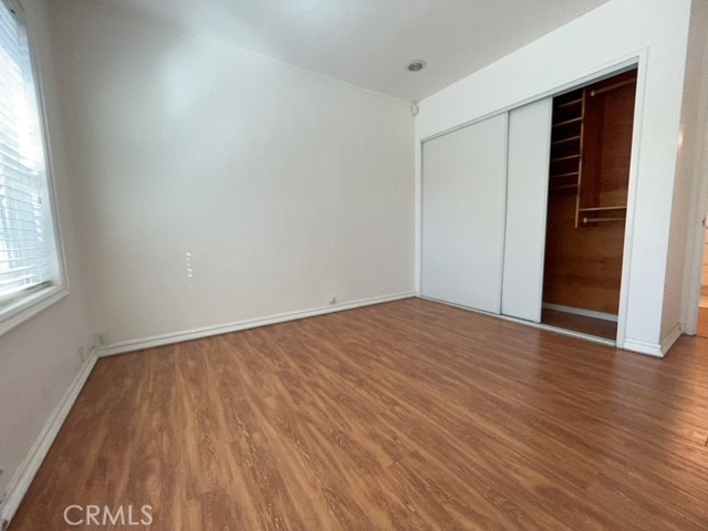 471 Woodward Boulevard Pasadena, CA 91107 - Photo 15 of 30 an empty room with wooden floor and windows